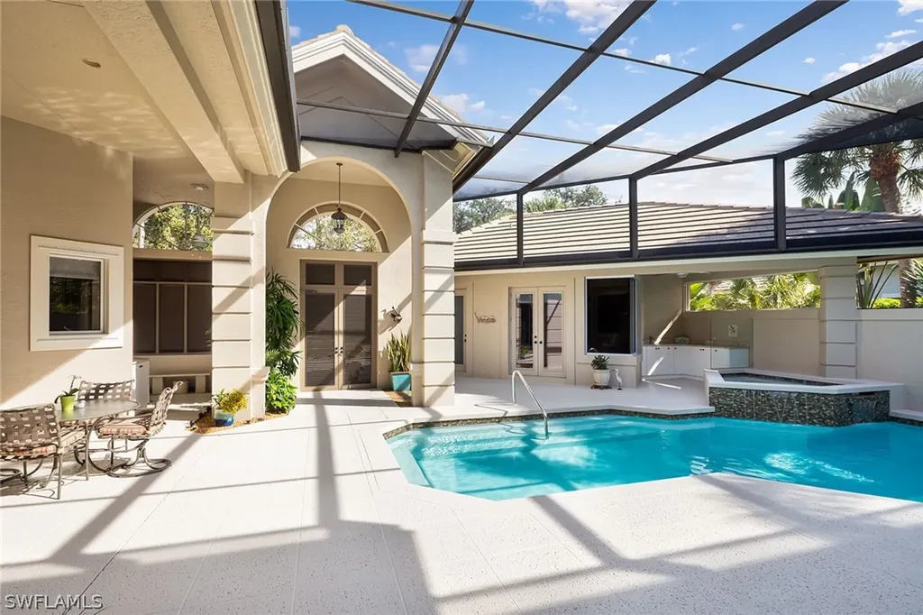 813 Barcarmil Way Naples FL 34110