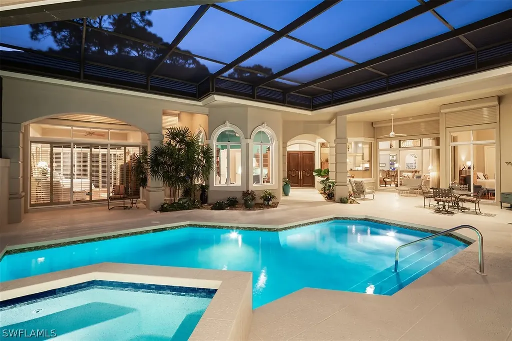813 Barcarmil Way Naples FL 34110