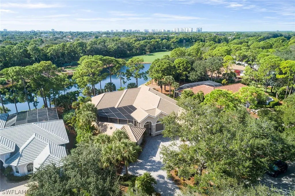813 Barcarmil Way Naples FL 34110