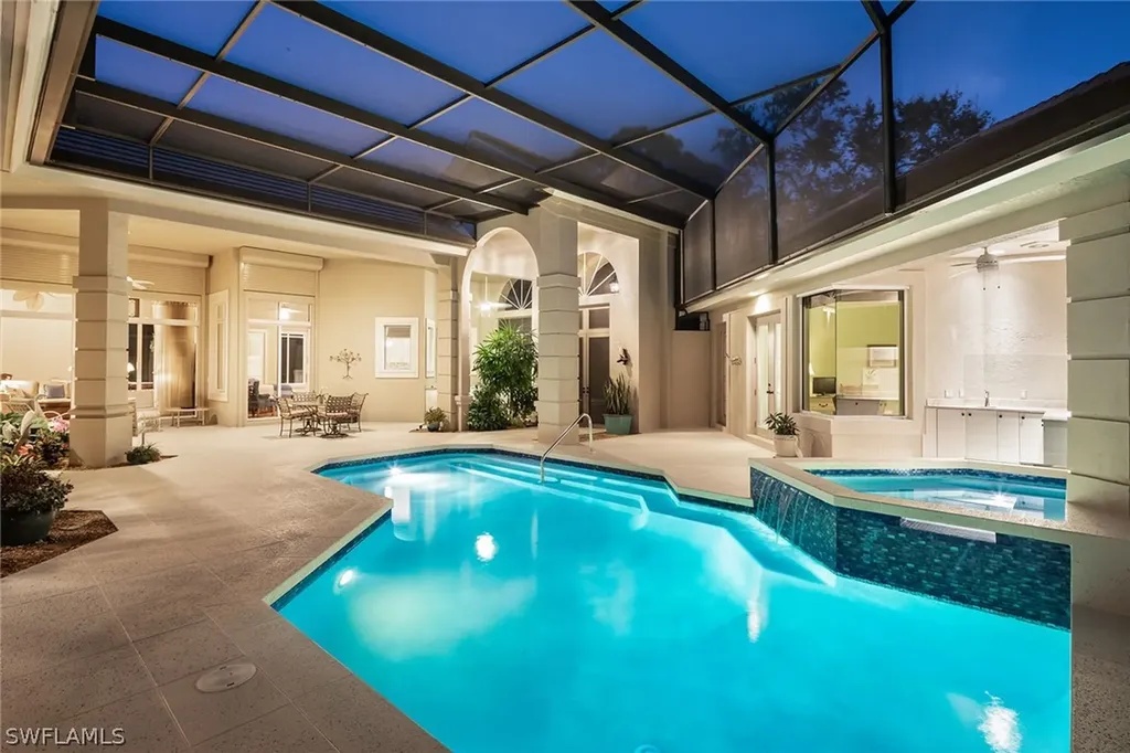 813 Barcarmil Way Naples FL 34110