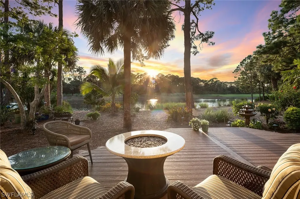 813 Barcarmil Way Naples FL 34110
