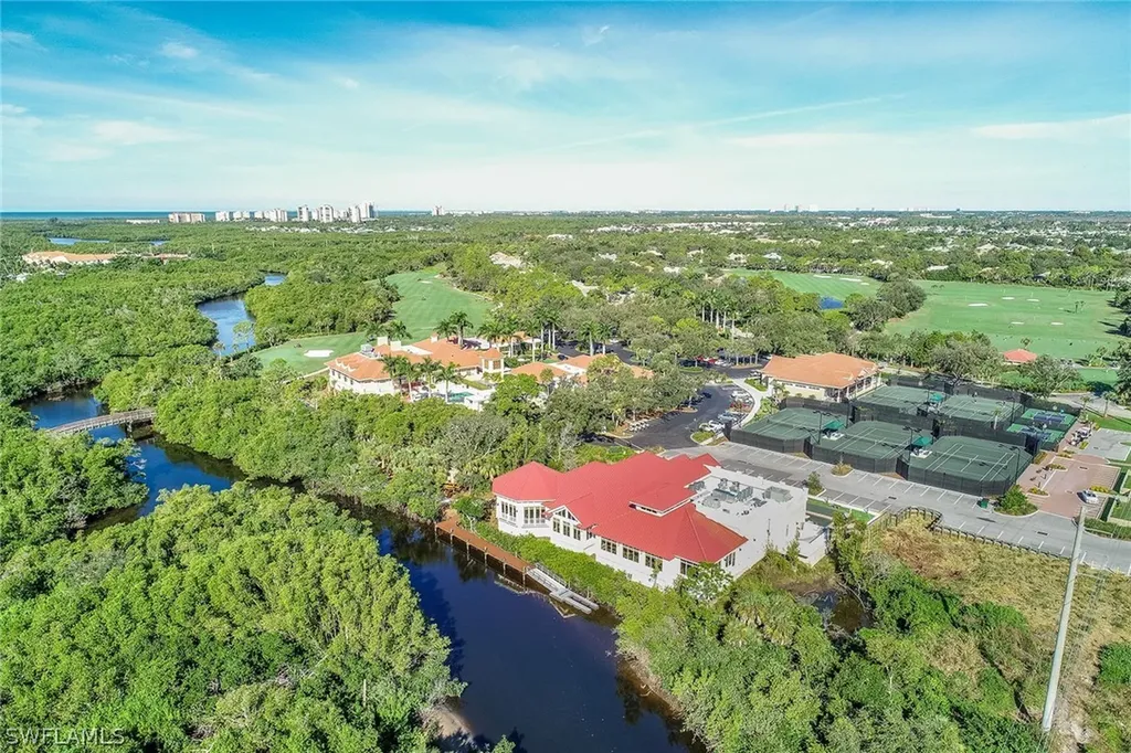 813 Barcarmil Way Naples FL 34110