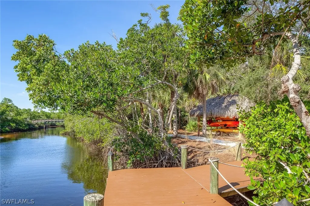 813 Barcarmil Way Naples FL 34110