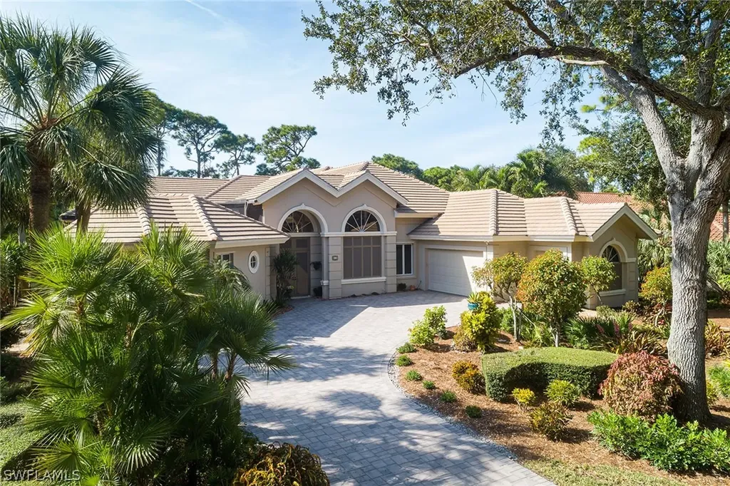 813 Barcarmil Way Naples FL 34110