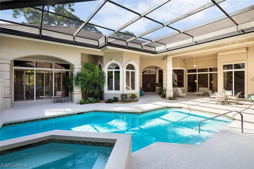 813 Barcarmil Way Naples FL 34110