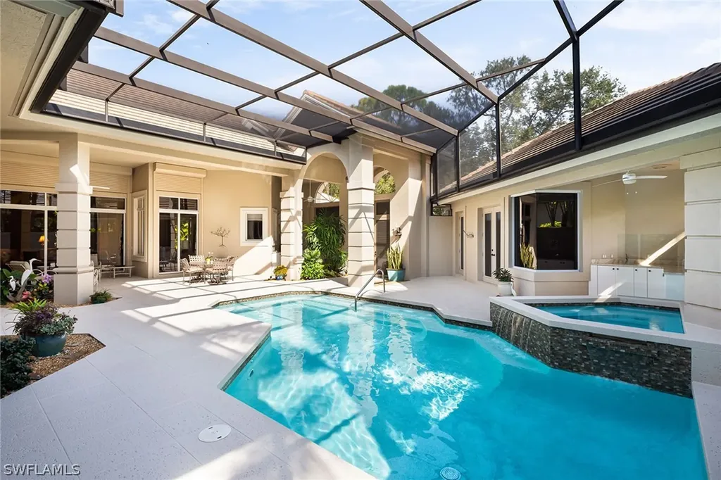 813 Barcarmil Way Naples FL 34110