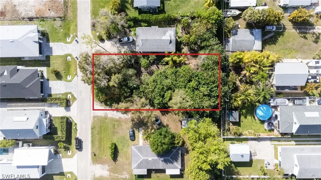 3045 Woodside Avenue Naples FL 34112