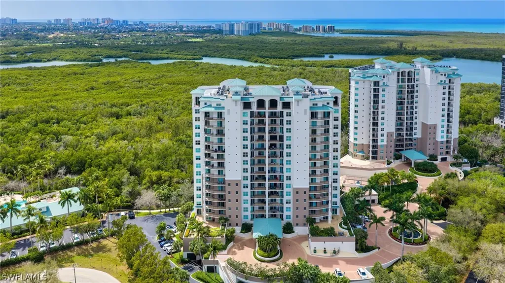 Naples FL, 455 Cove Tower Drive, Unit 304