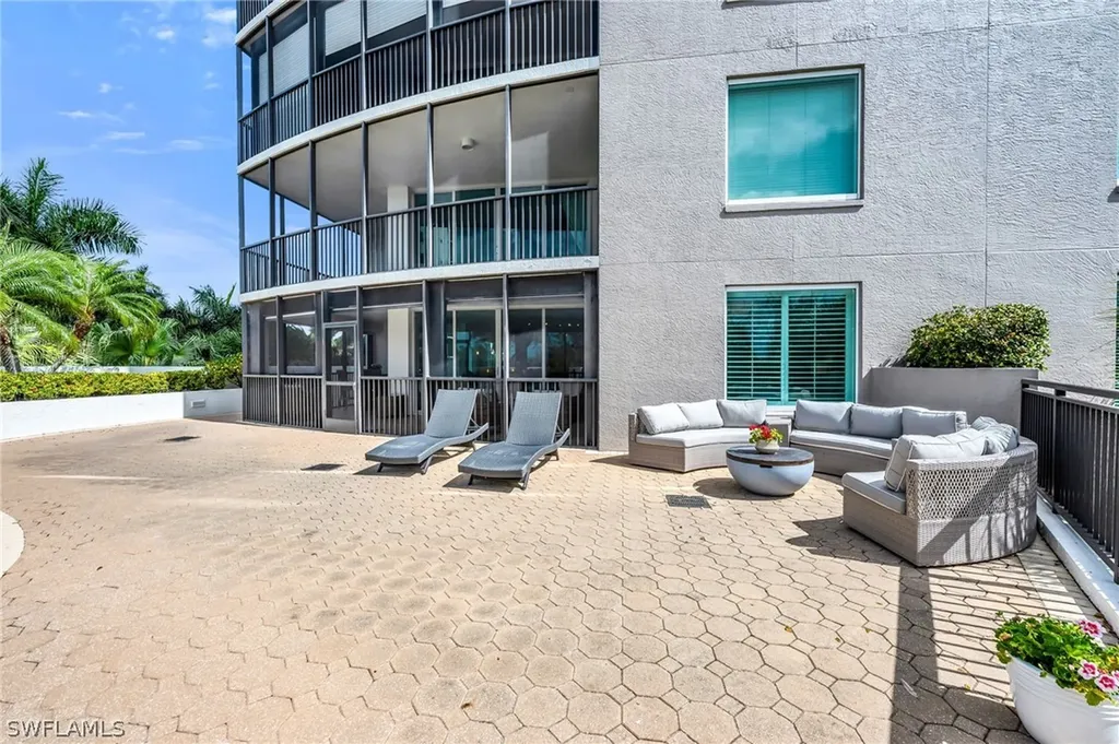 455 Cove Tower Drive Naples FL 34110