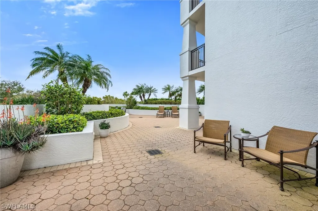 455 Cove Tower Drive Naples FL 34110