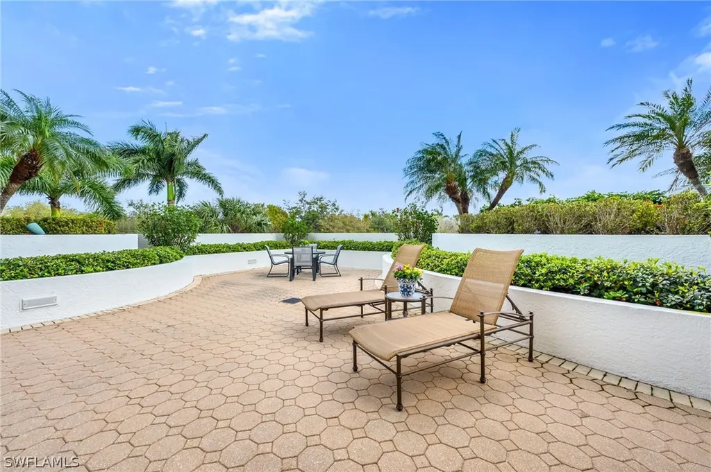 455 Cove Tower Drive Naples FL 34110
