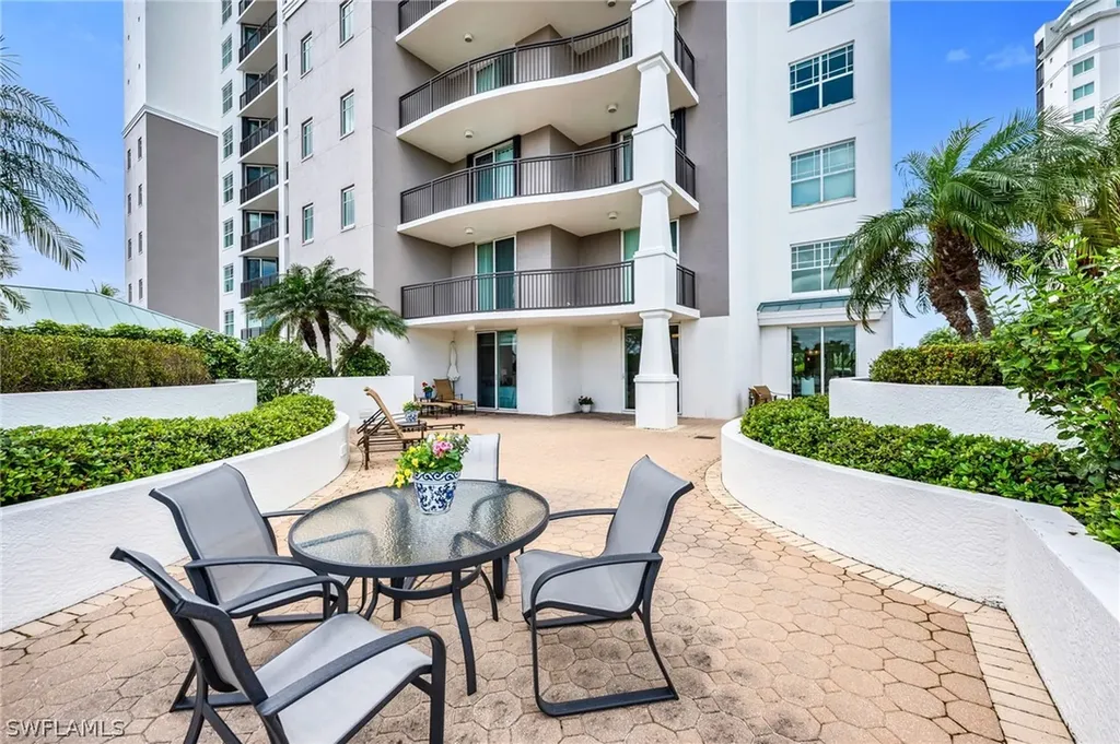 455 Cove Tower Drive Naples FL 34110