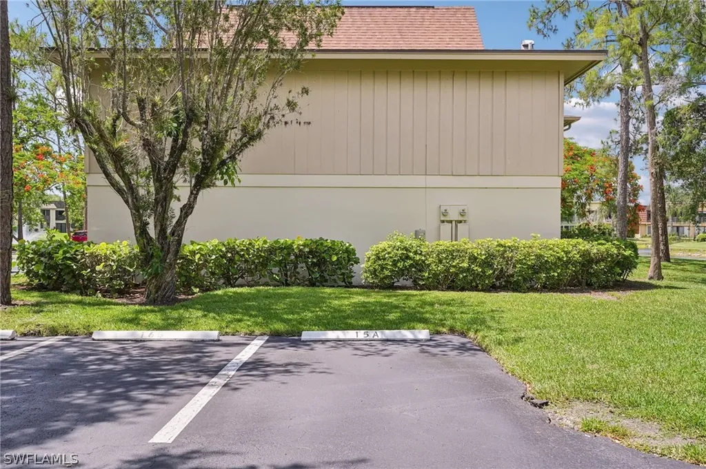 15 Bob O Link Court Naples FL 34105