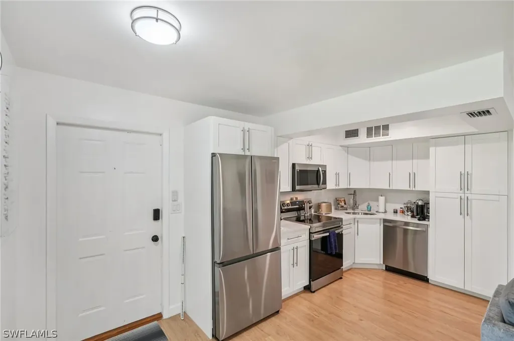 15 Bob O Link Court Naples FL 34105