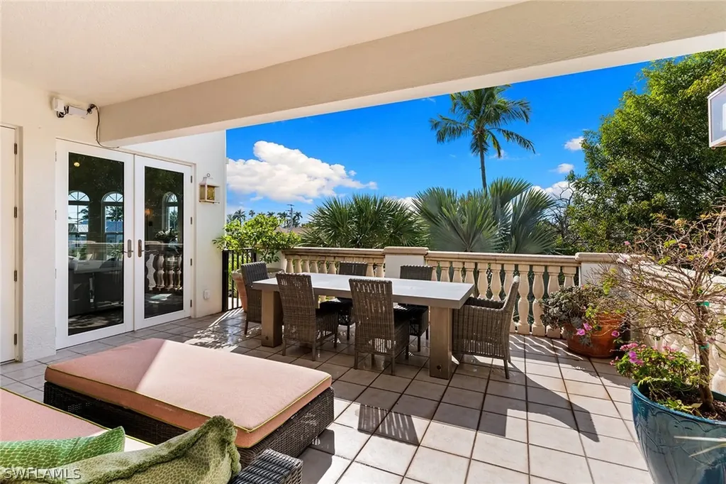 1005 4th Street S Naples FL 34102