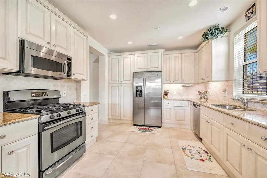 9242 Tesoro Lane Naples FL 34114