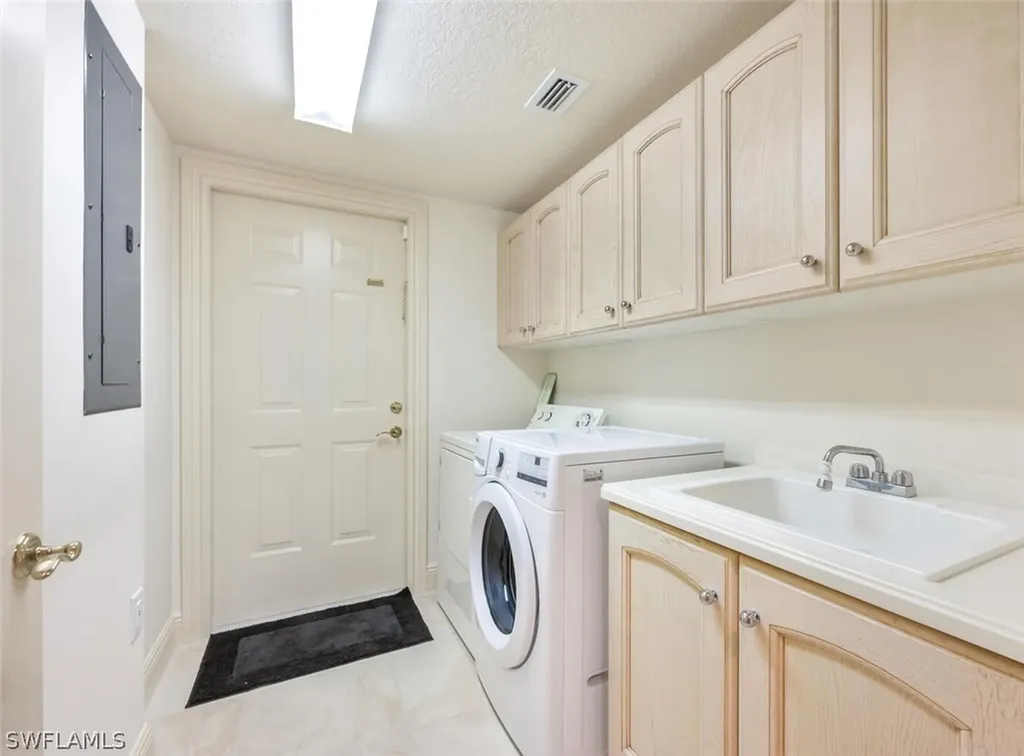 9242 Tesoro Lane Naples FL 34114