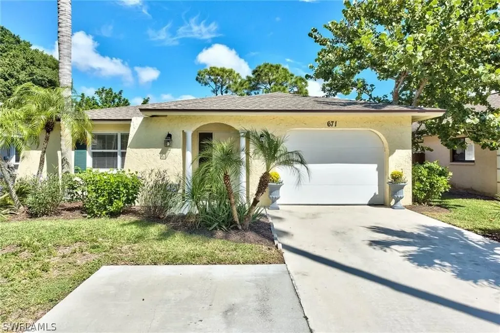 671 98th Avenue N Naples FL 34108