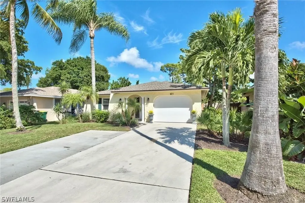 671 98th Avenue N Naples FL 34108
