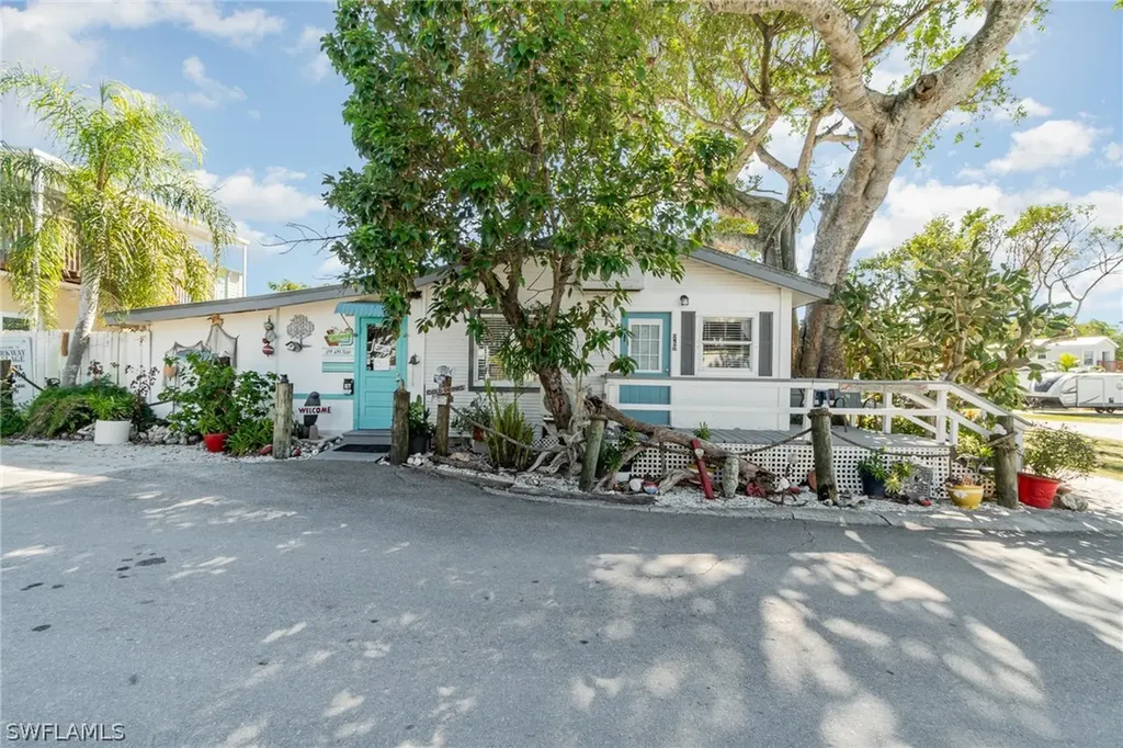 1180 Chokoloskee Drive Chokoloskee FL 34138