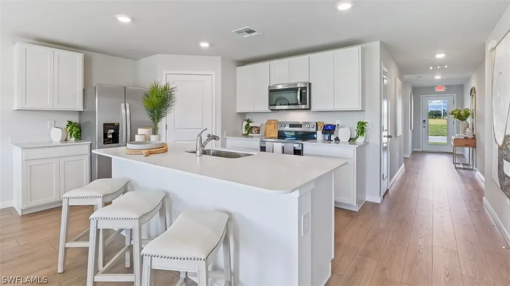 1202 NE 7th Place Cape Coral FL 33909