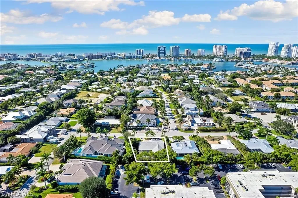 3720 Parkview Way Naples FL 34103