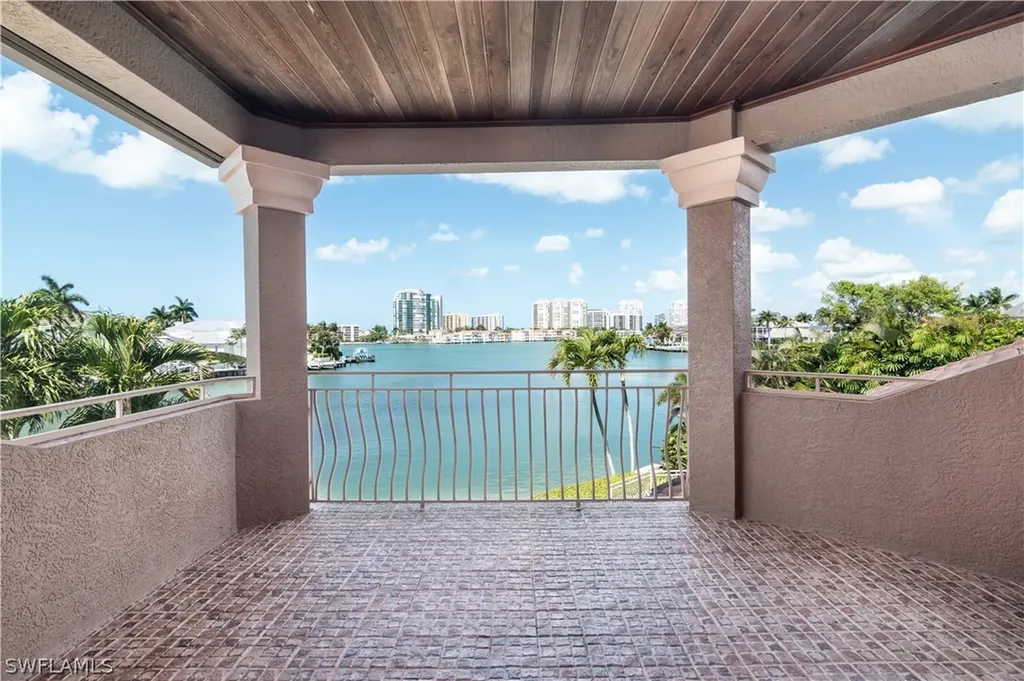 3433 Crayton Road Naples FL 34103