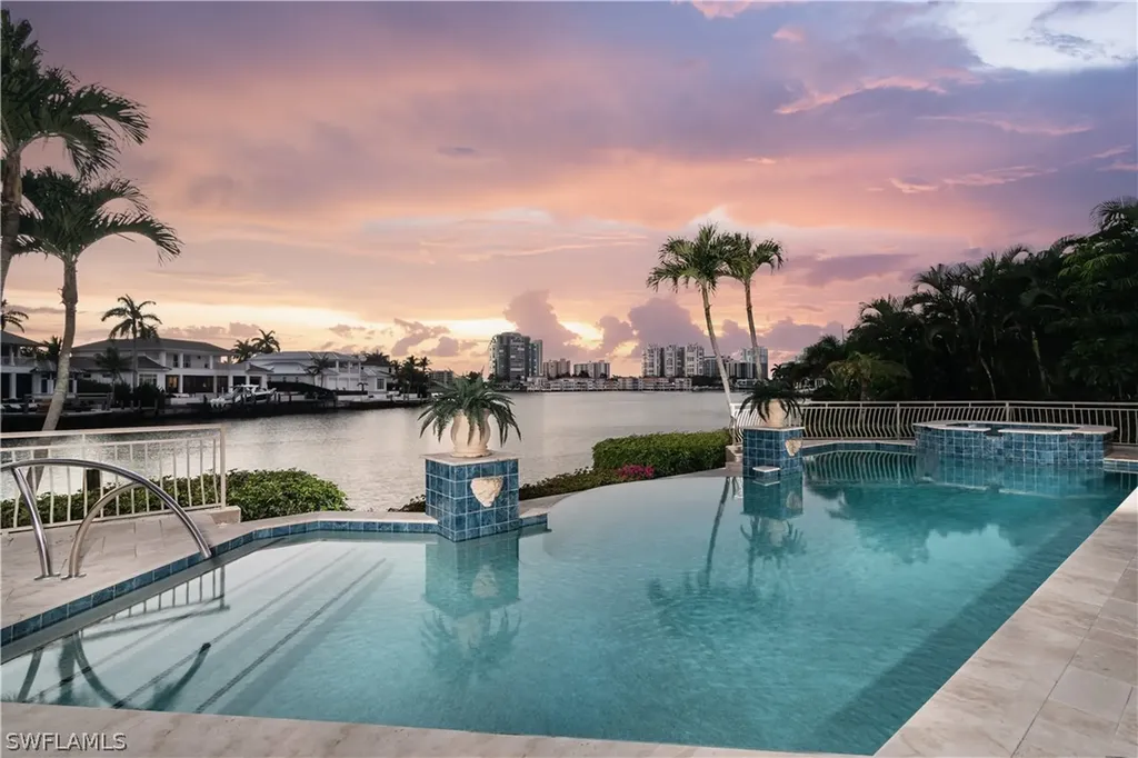 3433 Crayton Road Naples FL 34103