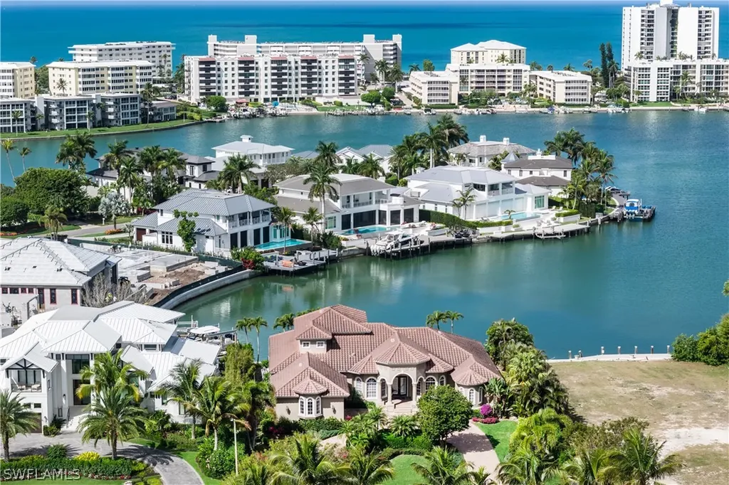 3433 Crayton Road Naples FL 34103