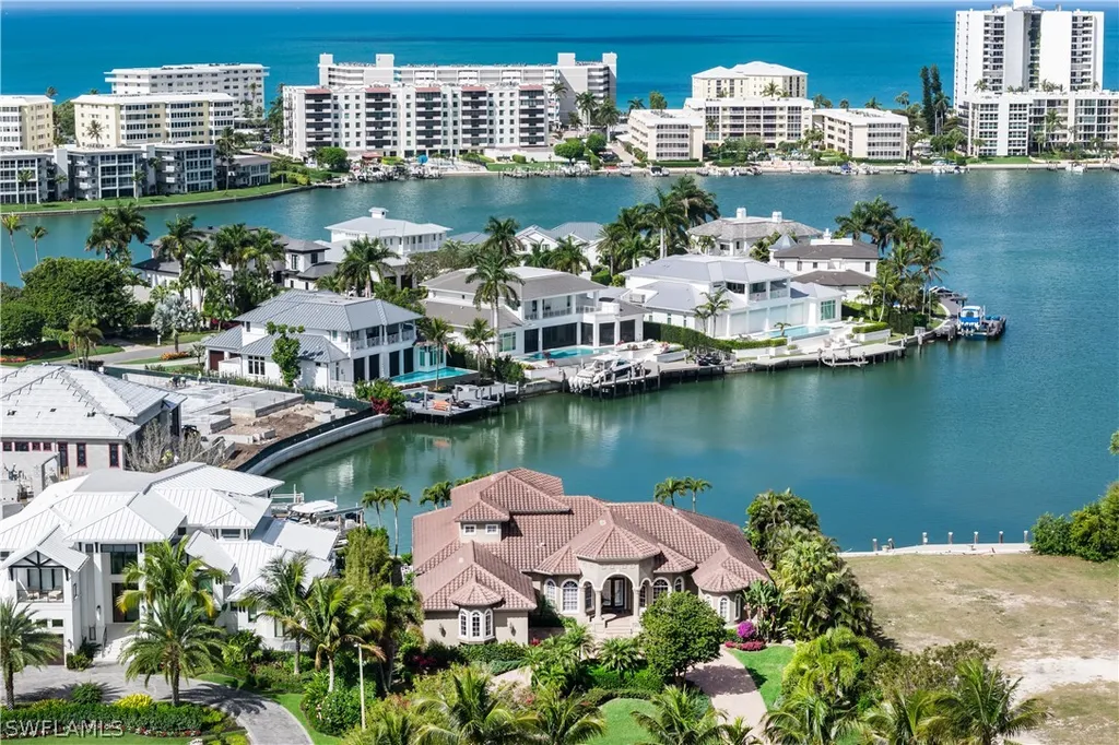 3433 Crayton Road Naples FL 34103