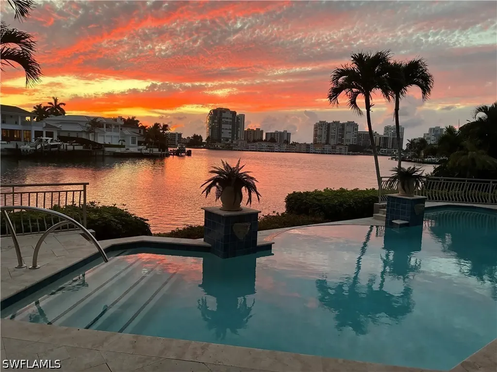3433 Crayton Road Naples FL 34103