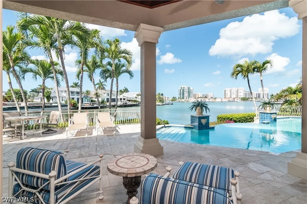 3433 Crayton Road Naples FL 34103