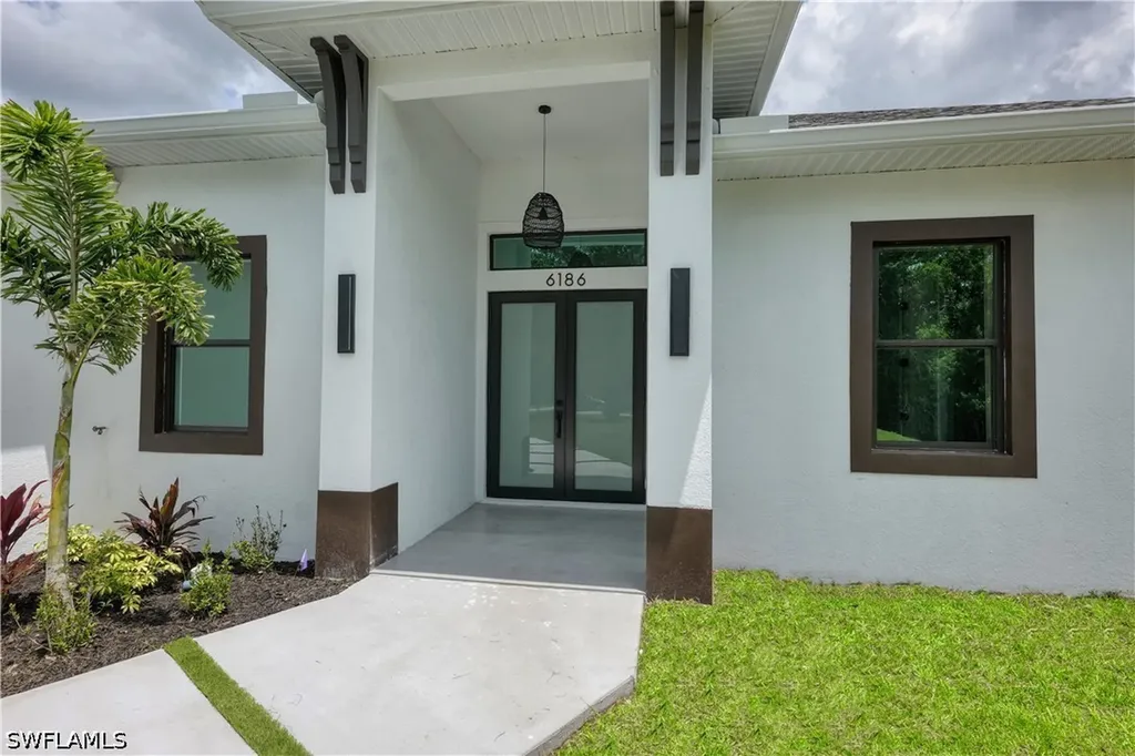 6186 Everglades Boulevard N Naples FL 34120