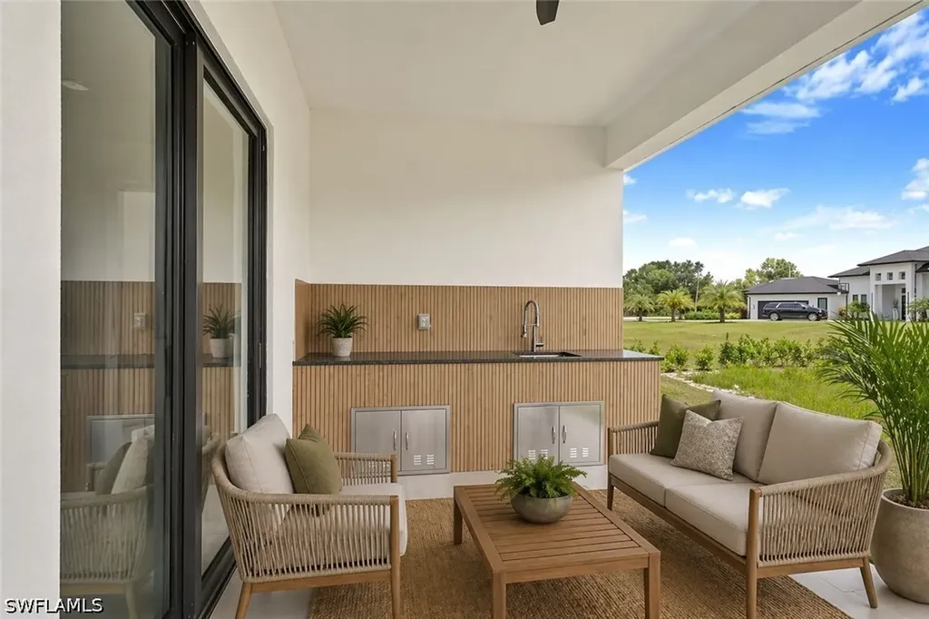 6186 Everglades Boulevard N Naples FL 34120