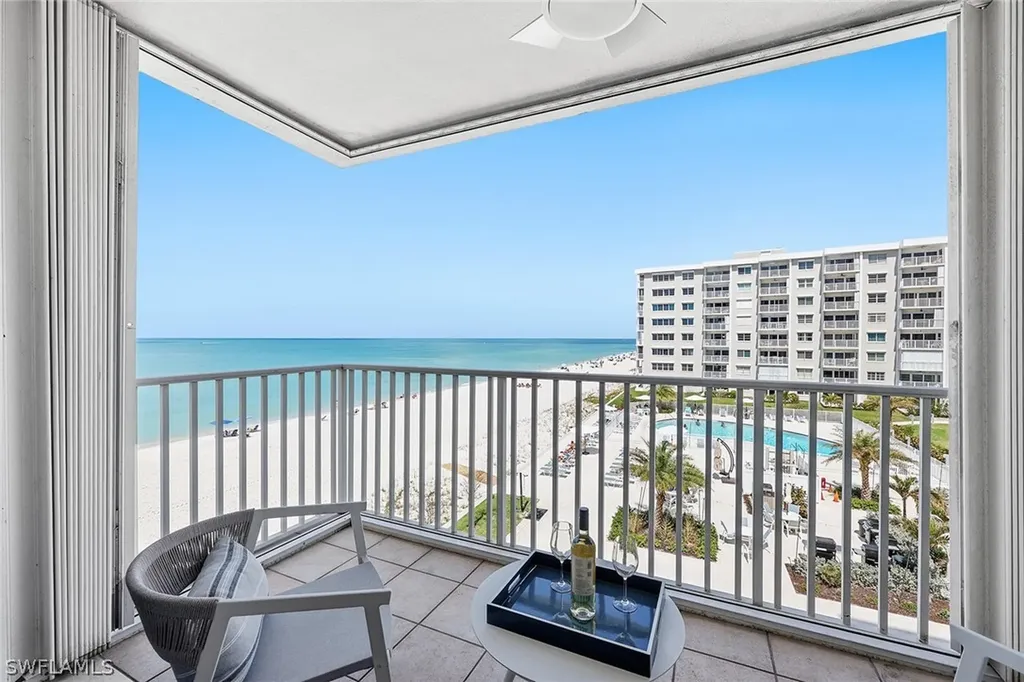 Naples FL, 3443 Gulf Shore Boulevard N, Unit 416