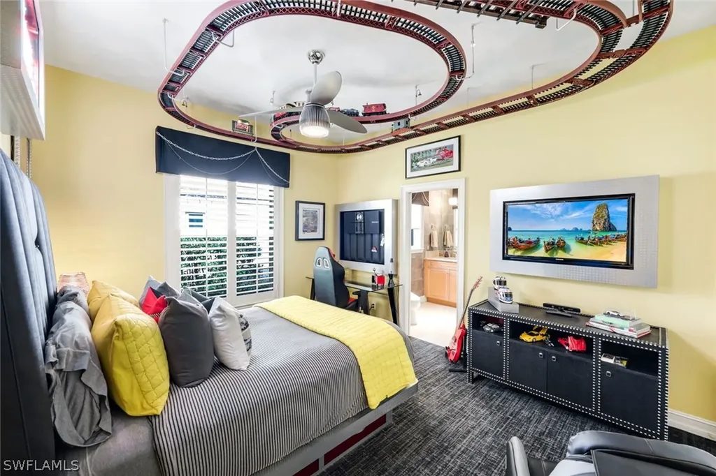 2350 Cheshire Lane Naples FL 34109