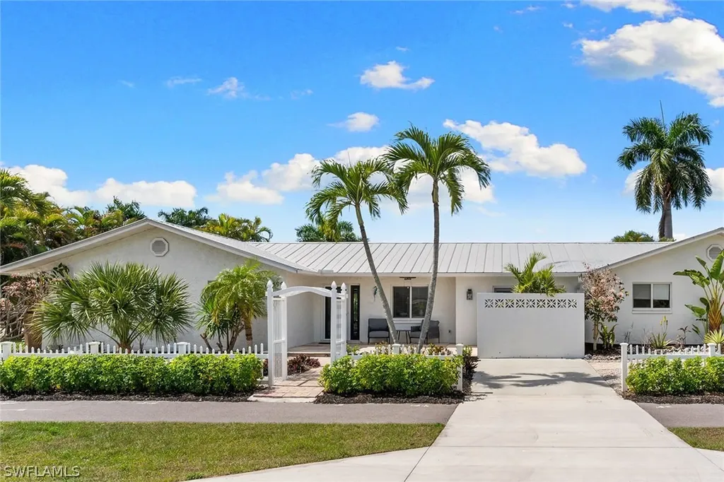 699 99th Avenue N Naples FL 34108