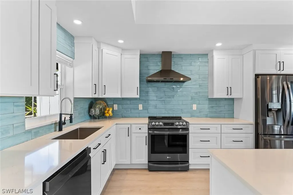 699 99th Avenue N Naples FL 34108