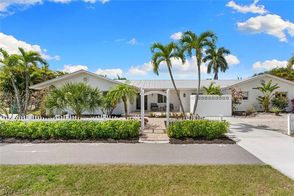 699 99th Avenue N Naples FL 34108