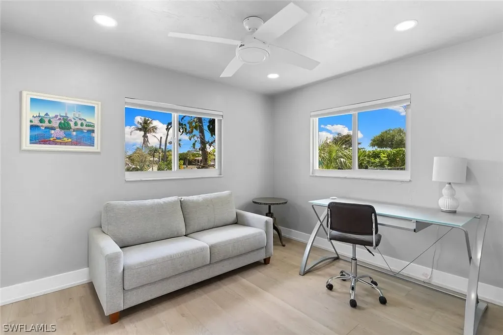 699 99th Avenue N Naples FL 34108