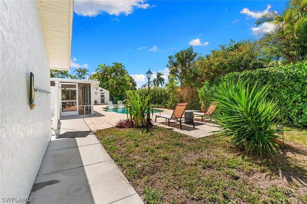 699 99th Avenue N Naples FL 34108