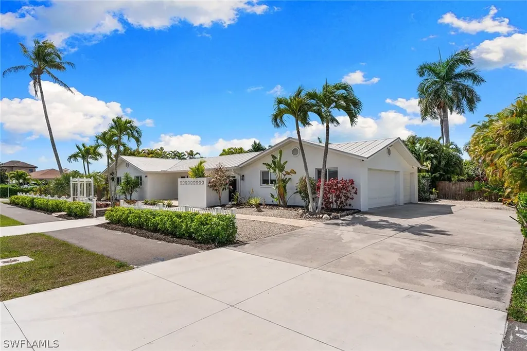 699 99th Avenue N Naples FL 34108