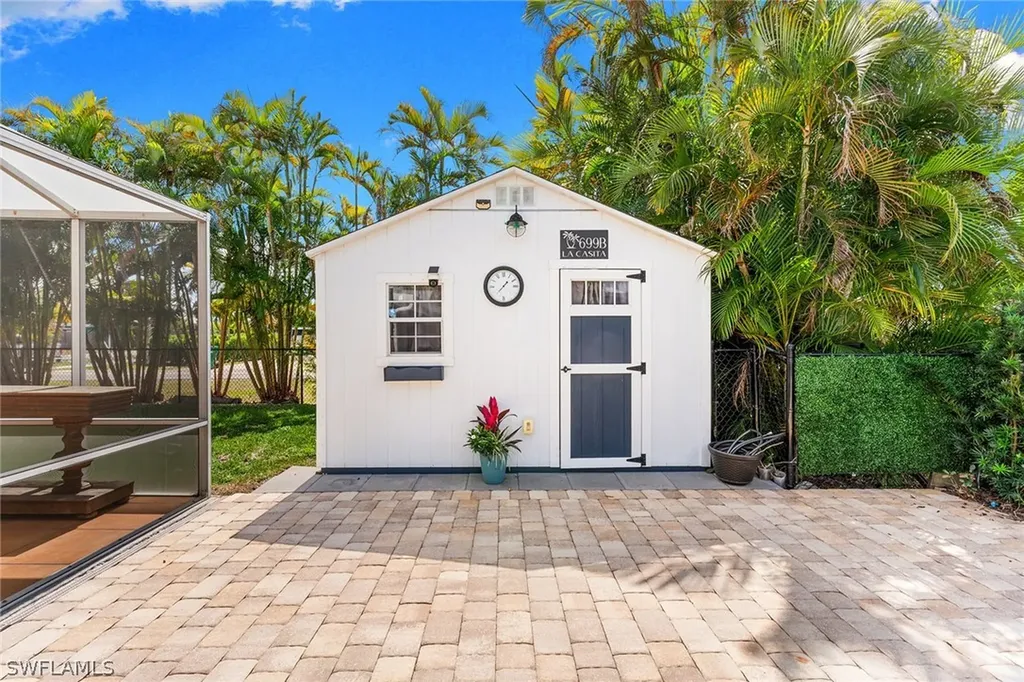 699 99th Avenue N Naples FL 34108
