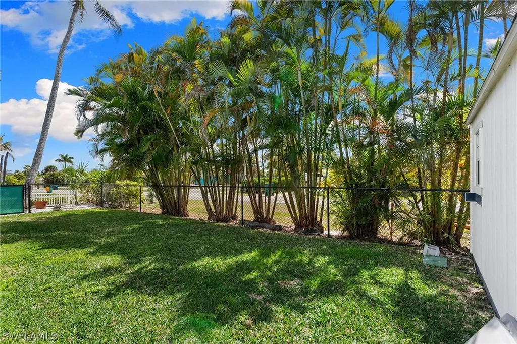 699 99th Avenue N Naples FL 34108
