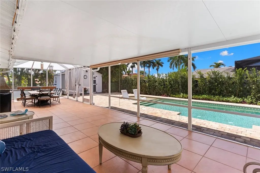 699 99th Avenue N Naples FL 34108