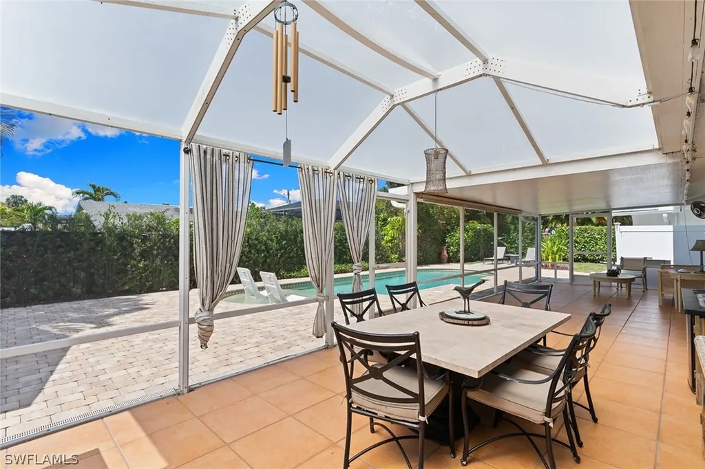 699 99th Avenue N Naples FL 34108