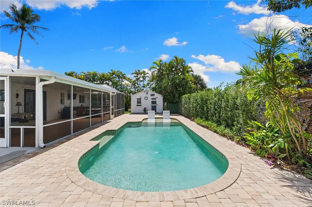 699 99th Avenue N Naples FL 34108