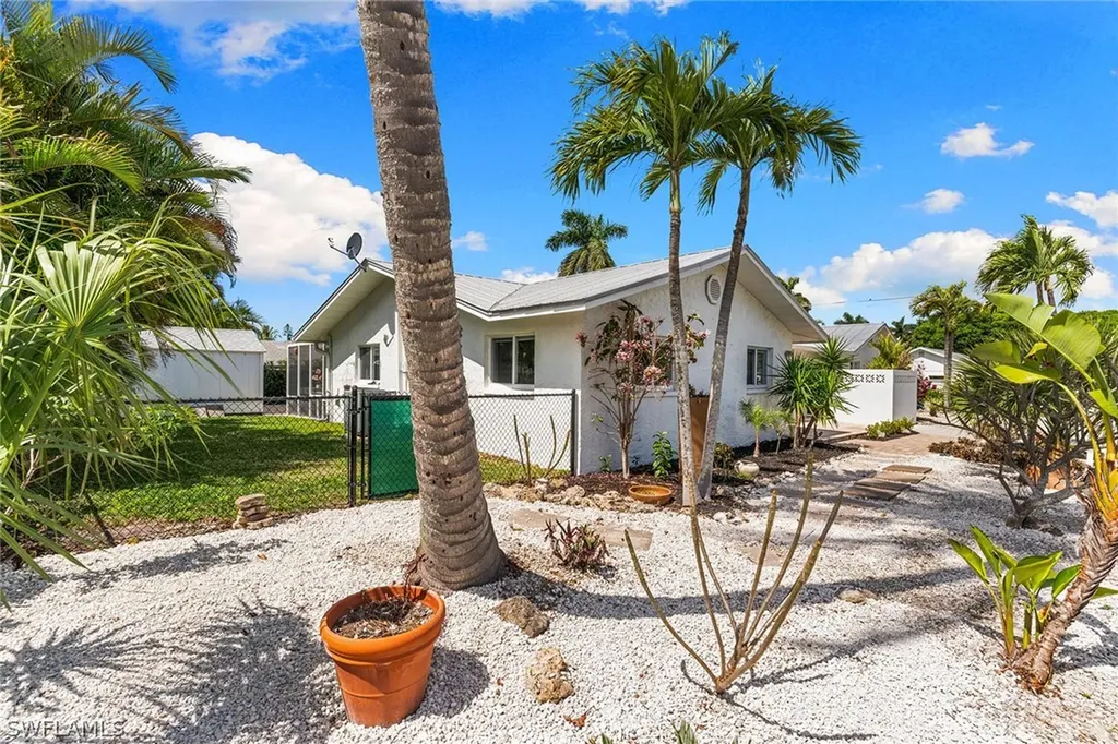699 99th Avenue N Naples FL 34108