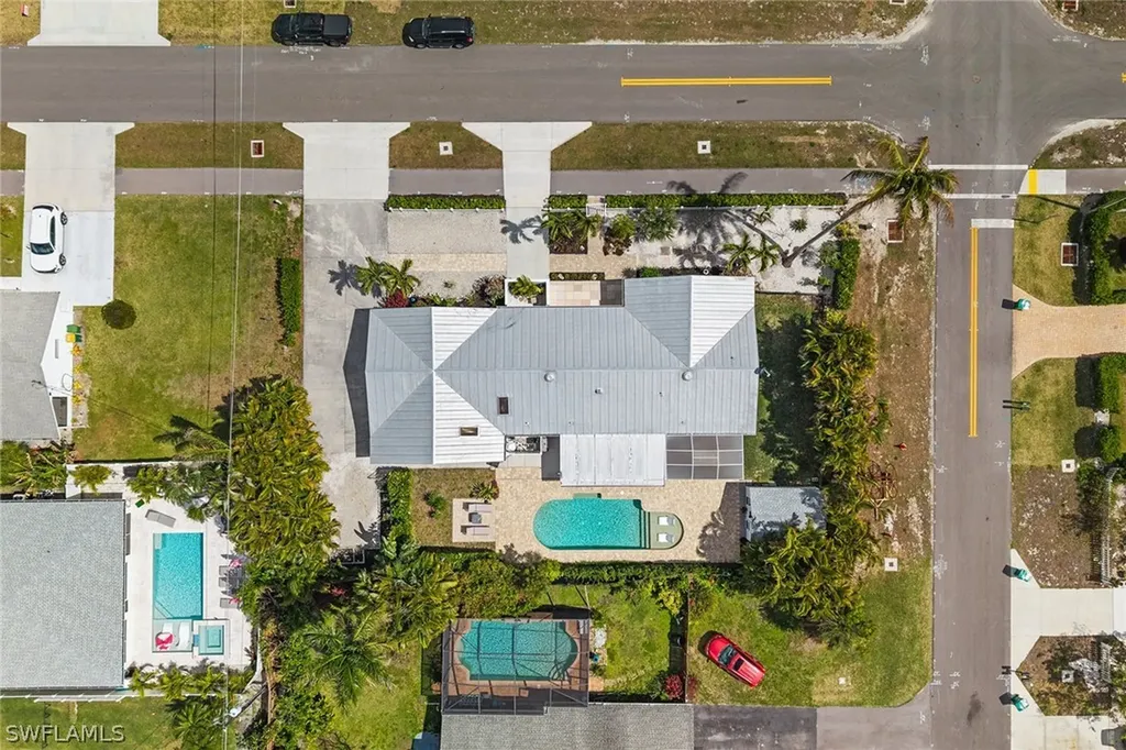 699 99th Avenue N Naples FL 34108