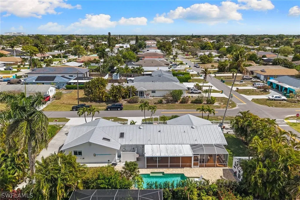 699 99th Avenue N Naples FL 34108
